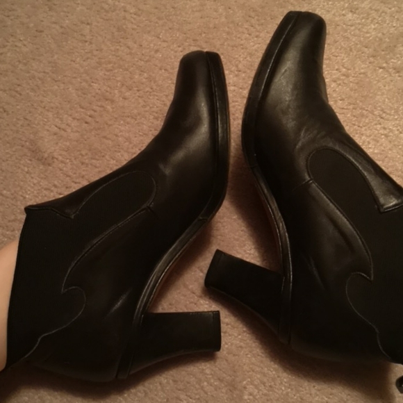 Nathalie M Collection Shoes - ❤️ Black Nathalie M Boots Sz 6